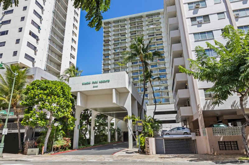 Restful Retreat in the Heart of Waikiki- 611