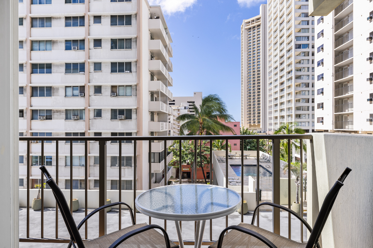 Restful Retreat in the Heart of Waikiki- 611 - Photo 2