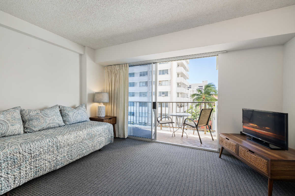 Restful Retreat in the Heart of Waikiki- 611 - Photo 4