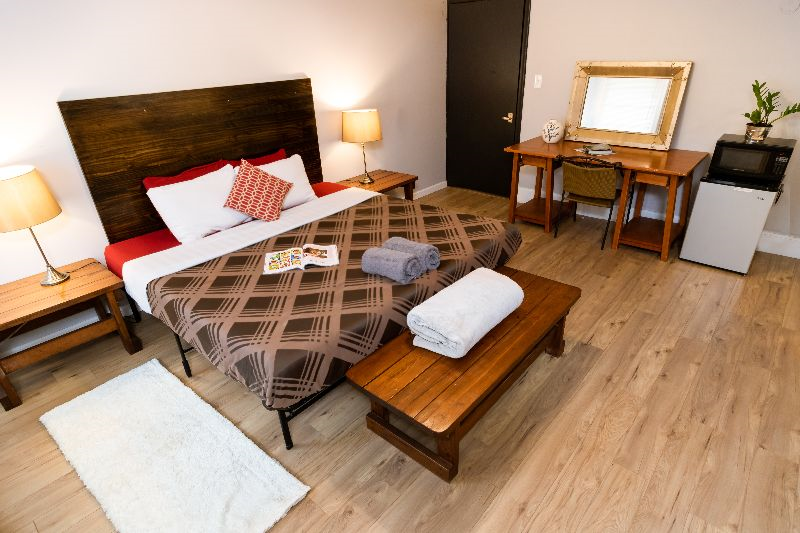 COZY KING BED WITH PRIVATE KITCHEN, BATH & OFFICE