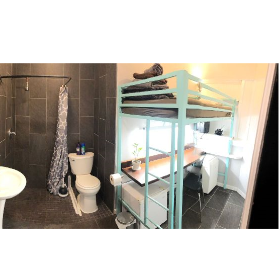 MICRO-SUITE. SINGLE BED, BATH & OFFICE, FAST WIFI