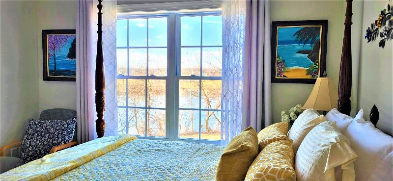 FULLY FURNISHED MODERN FARMHOUSE BY THE LAKE - Photo 1