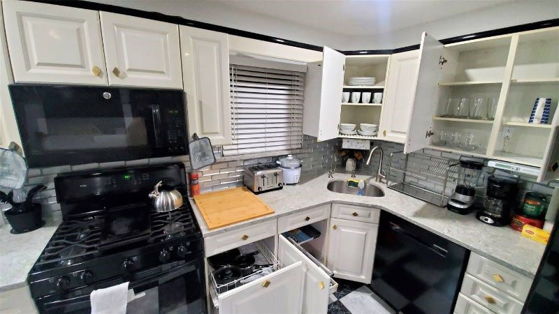 Estates LUX 3 bedroom Apt subway  600 steps - Photo 8