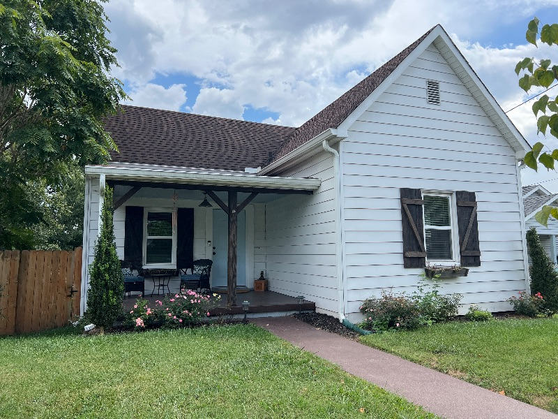 CUTE DOWNTOWN BUNGALOW CLOSE TO EVERYTHING