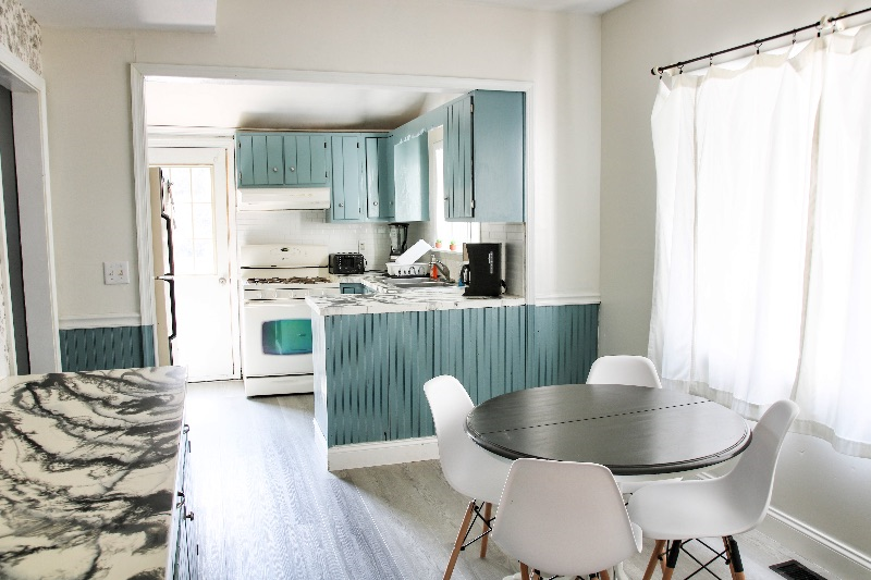 3 Bedroom spacious house off street parking - Photo 1
