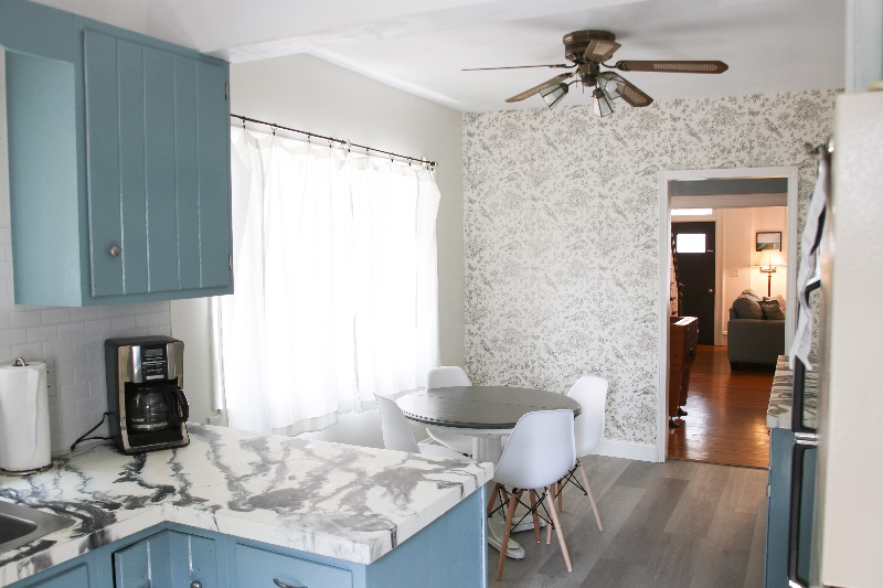 3 Bedroom spacious house off street parking - Photo 3