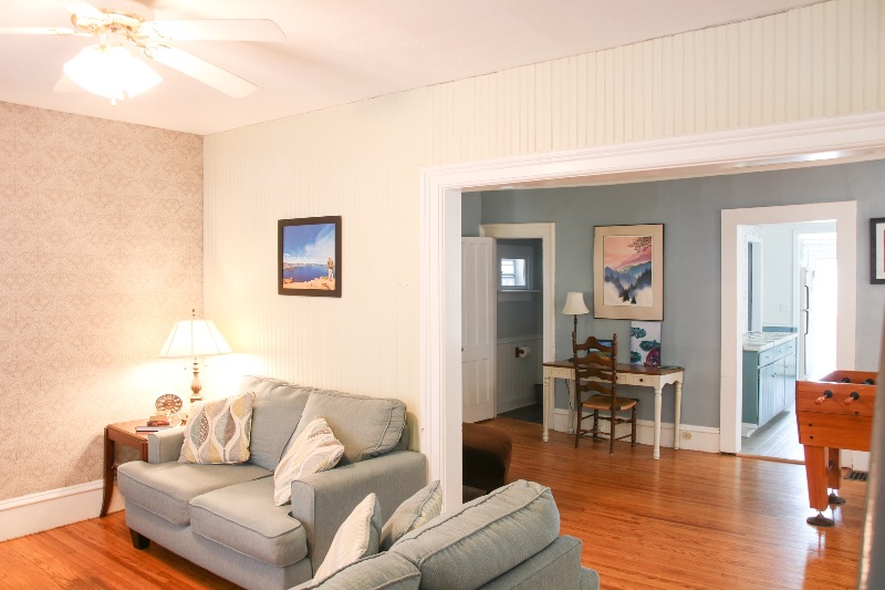 3 Bedroom spacious house off street parking - Photo 6