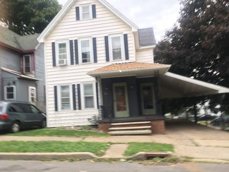 3 Bedroom spacious house off street parking - Photo 7