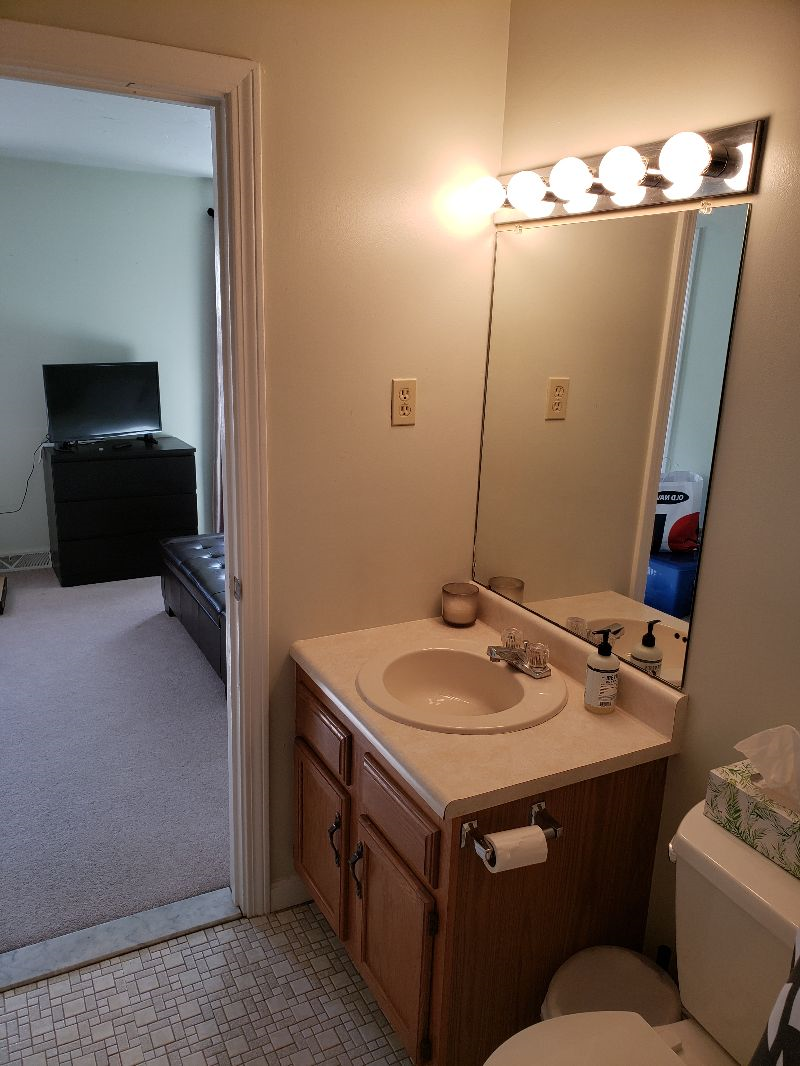Large bedroom w/private bathroom - Photo 2