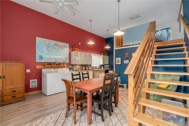 West Seattle Cottage- close to beach and park