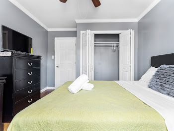 private room in sophisticated apartment - Photo 10
