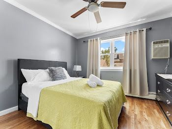 private room in sophisticated apartment - Photo 11