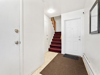 private room in sophisticated apartment - Photo 8