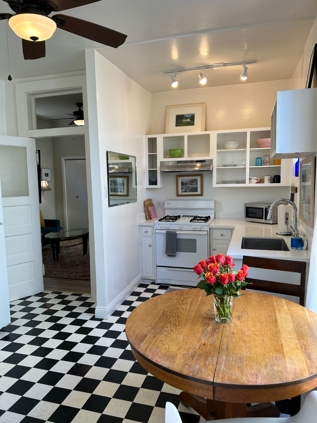 Charming Noe Valley Victorian - Photo 3