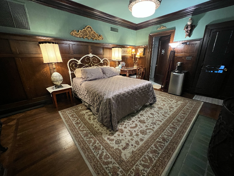 Private room and bath in historic Dupont... - Photo 9