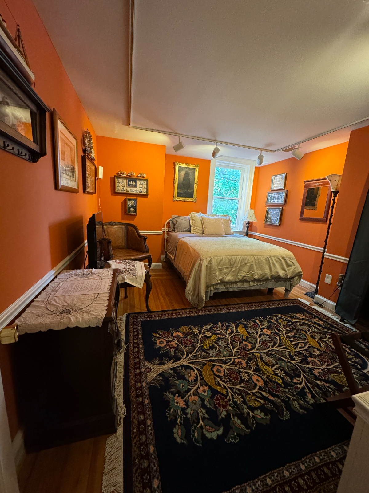 Private room and bath in historic Dupont... - Photo 3