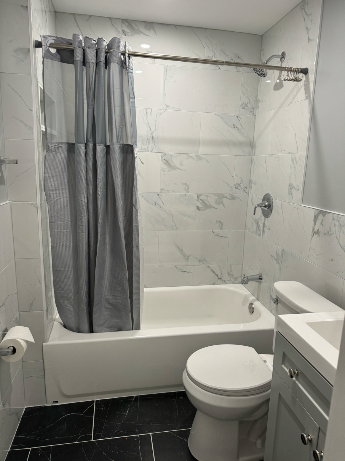 Private room and bath in historic Dupont... - Photo 4