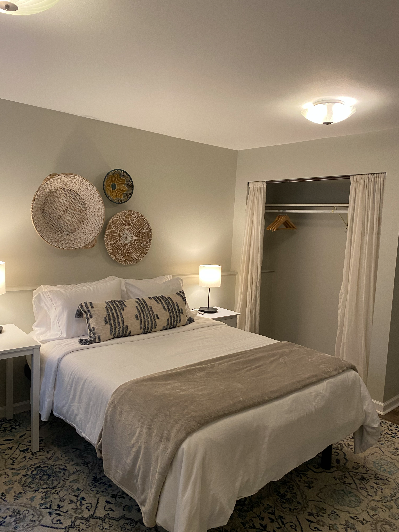 Serene One Bedroom - Photo 1