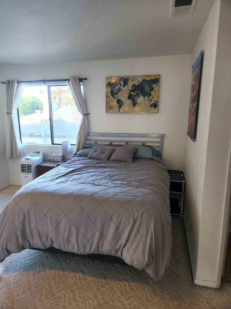 Private MASTER bedroom 1.5 blocks to the BEACH - Photo 2