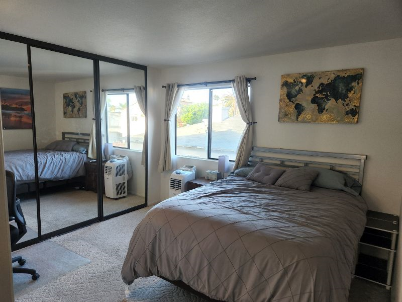 Private MASTER bedroom 1.5 blocks to the BEACH - Photo 1