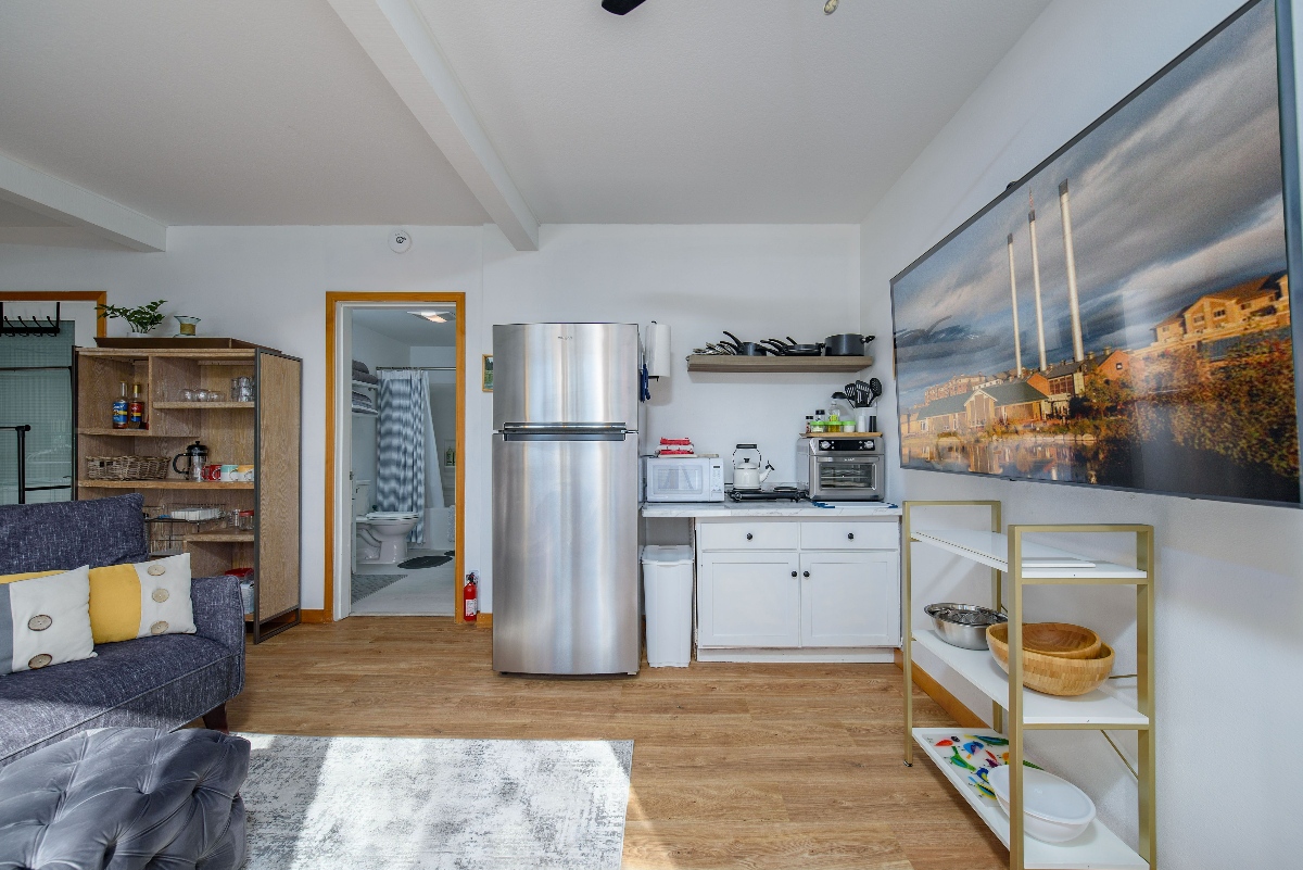 NW Bend Furnished Daylight basement studio with private entrance-next opening is October 17th 2026 - Photo 6