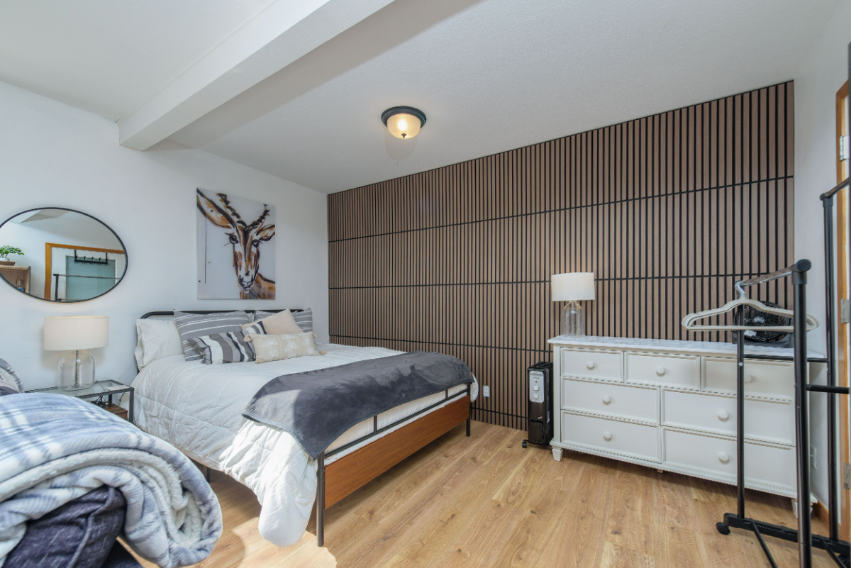 NW Bend Furnished Daylight basement studio with private entrance-next opening is October 17th 2026 - Photo 5