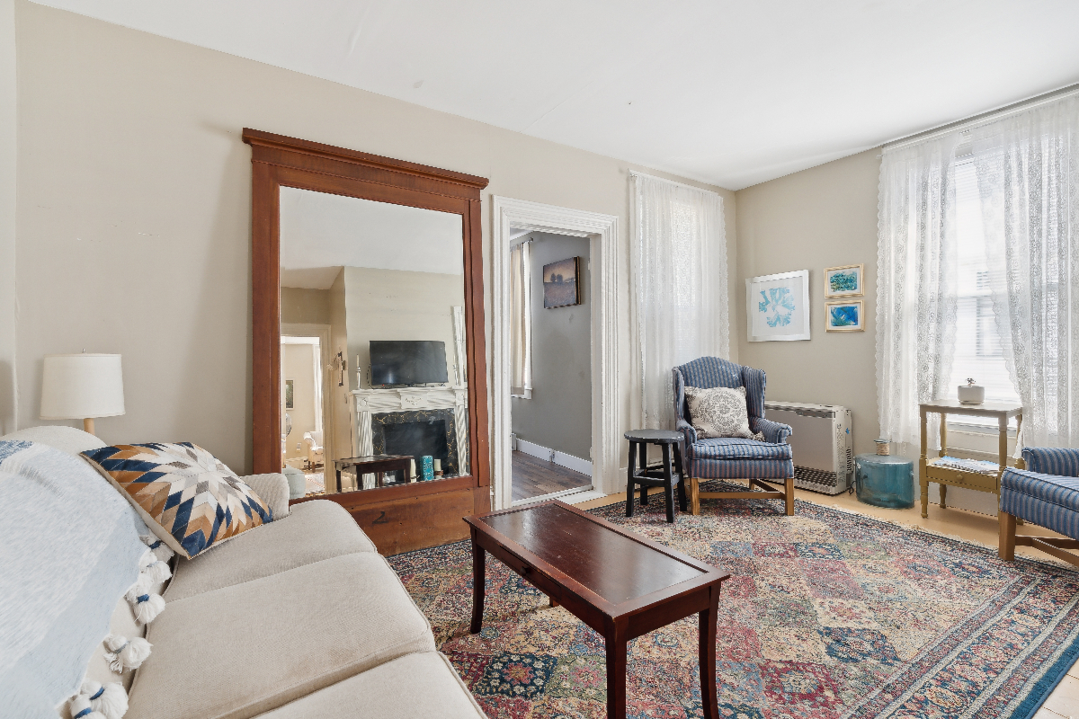 Downtown Apartment Near the Ocean 181A