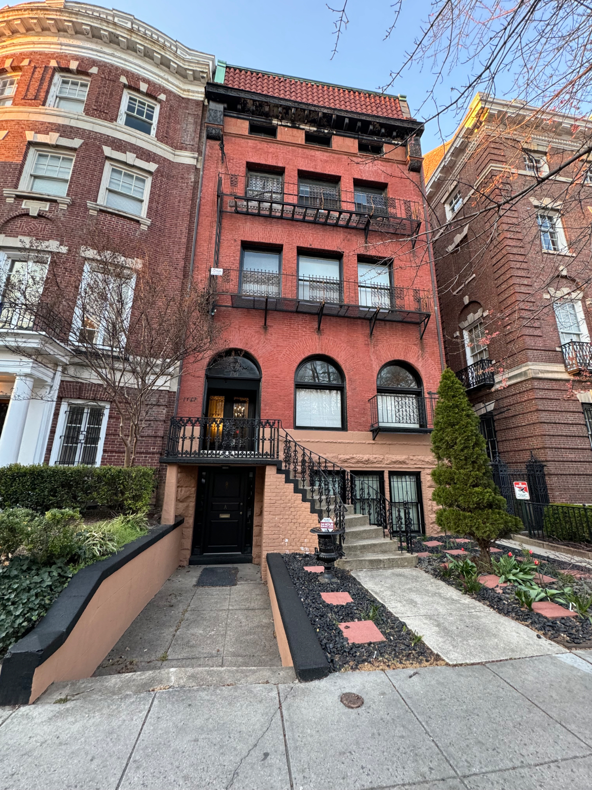 Perfectly Appointed Studio in historic Dupont Circle row home - Photo 4