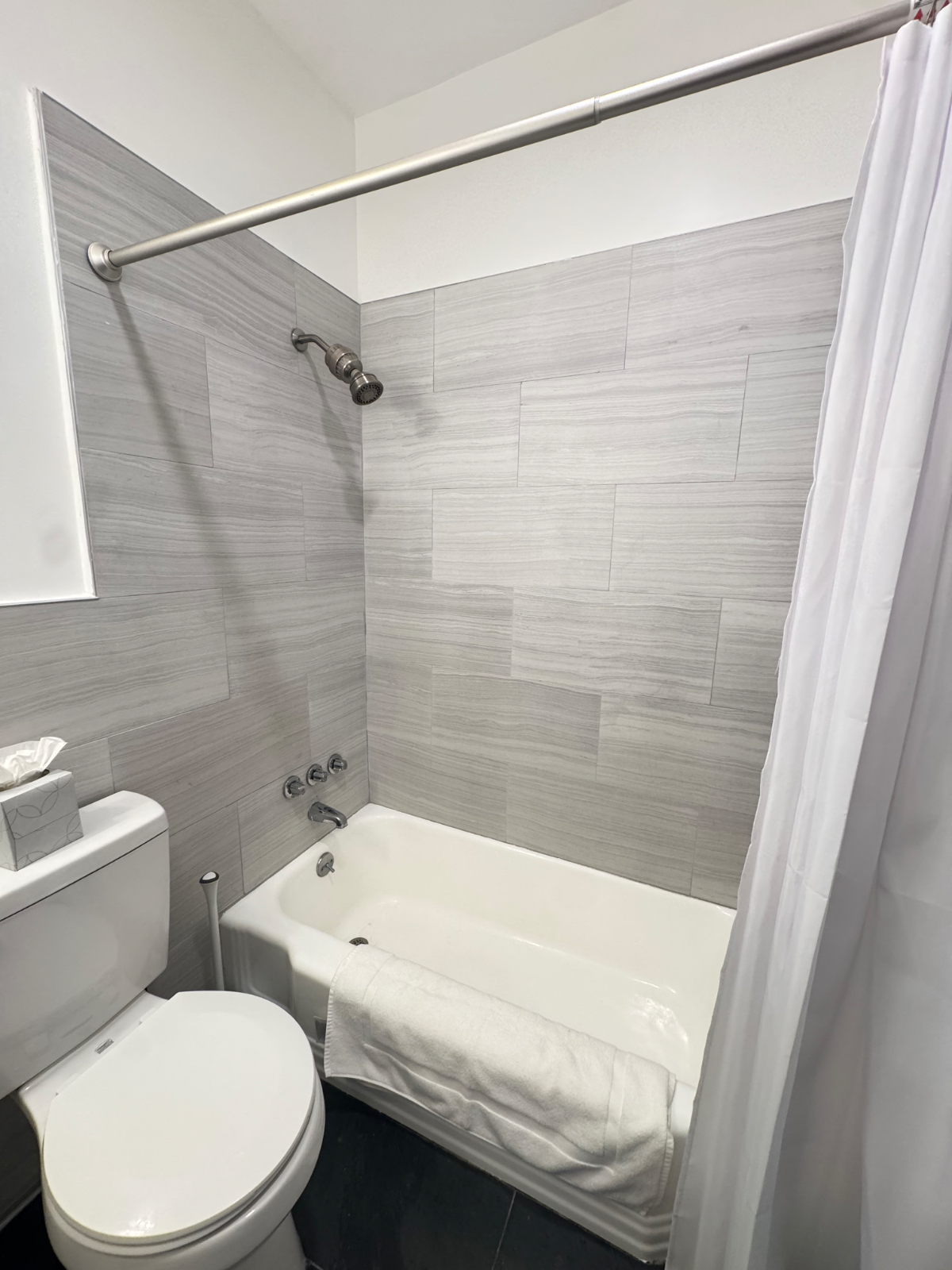 Perfectly Appointed Studio in historic Dupont Circle row home - Photo 7