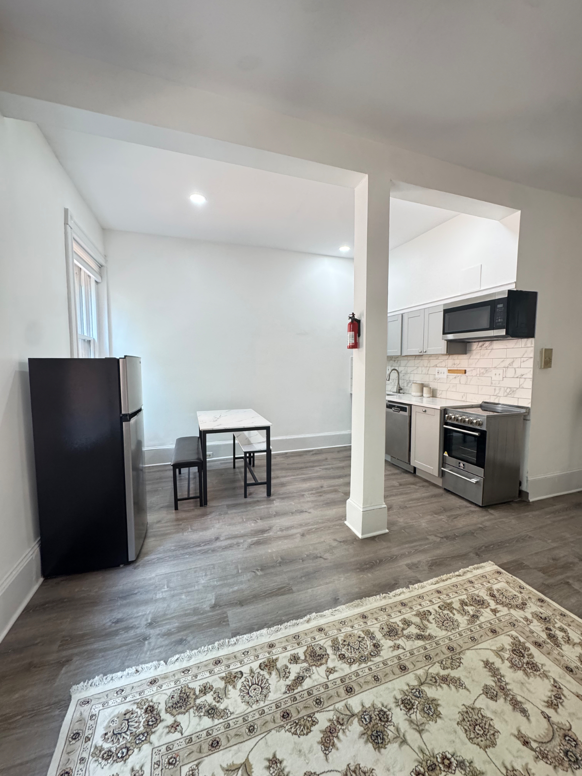 Perfectly Appointed Studio in historic Dupont Circle row home - Photo 9