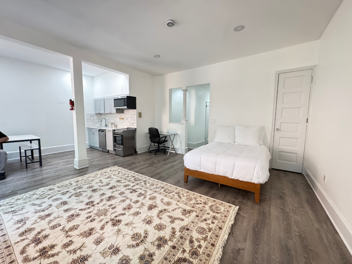 Perfectly Appointed Studio in historic Dupont Circle row home - Photo 10