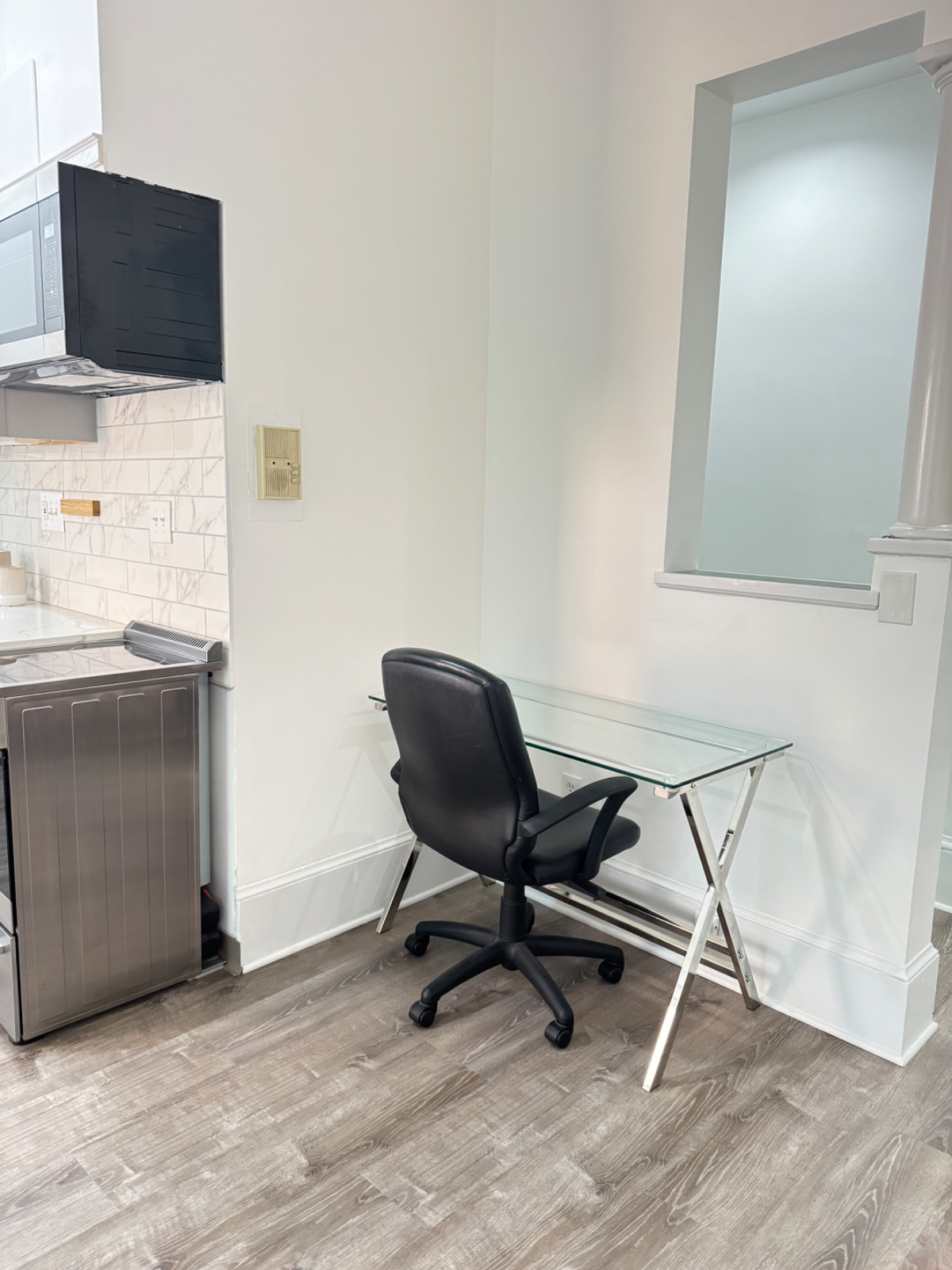 Perfectly Appointed Studio in historic Dupont Circle row home - Photo 11