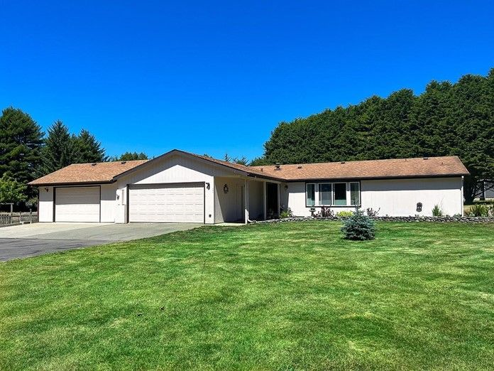 Spacious home close to the ocean and local amenities