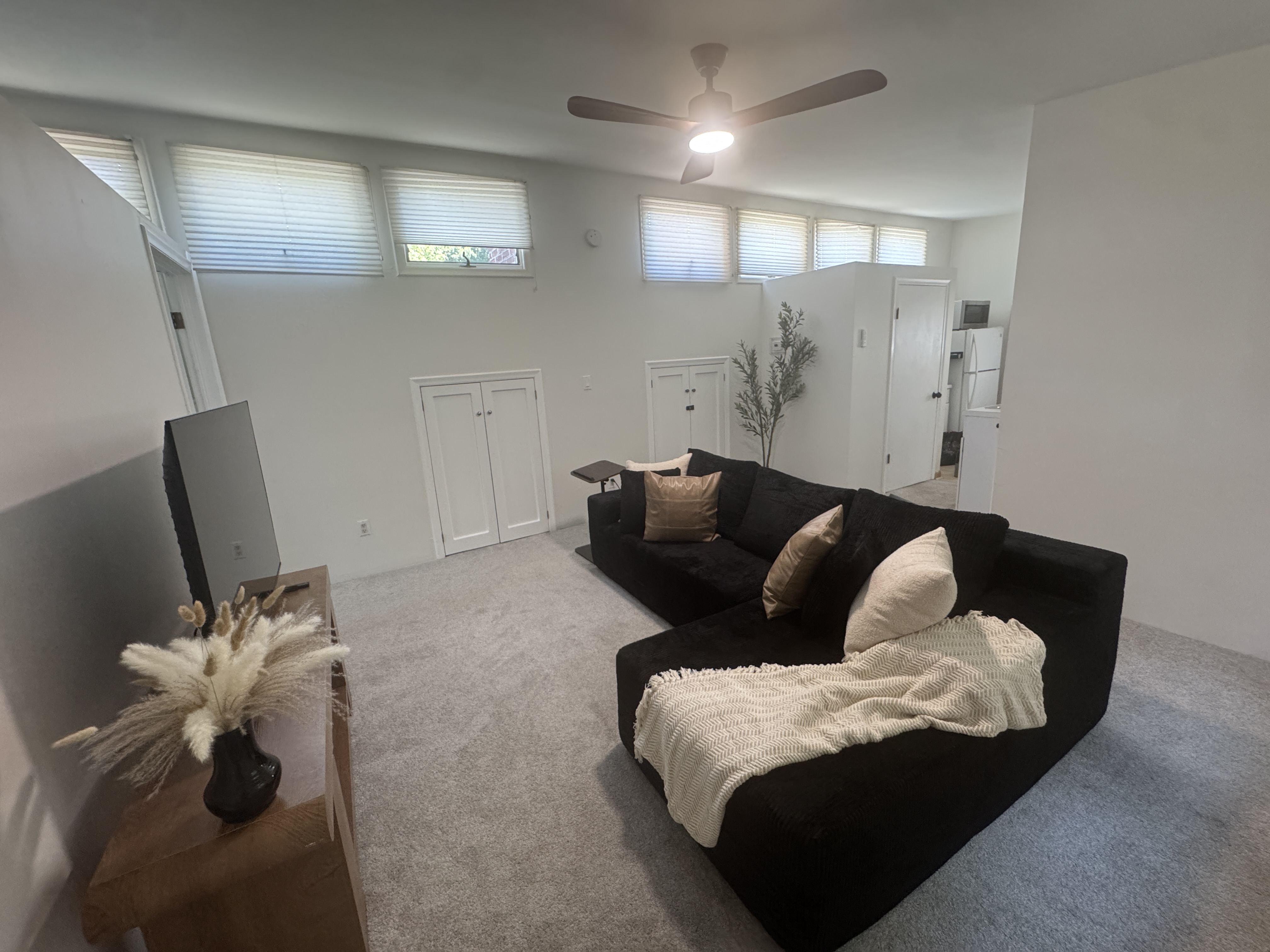 Private 1BR Apt | Near Hospitals, Valhalla Train & Regeneron - Photo 3