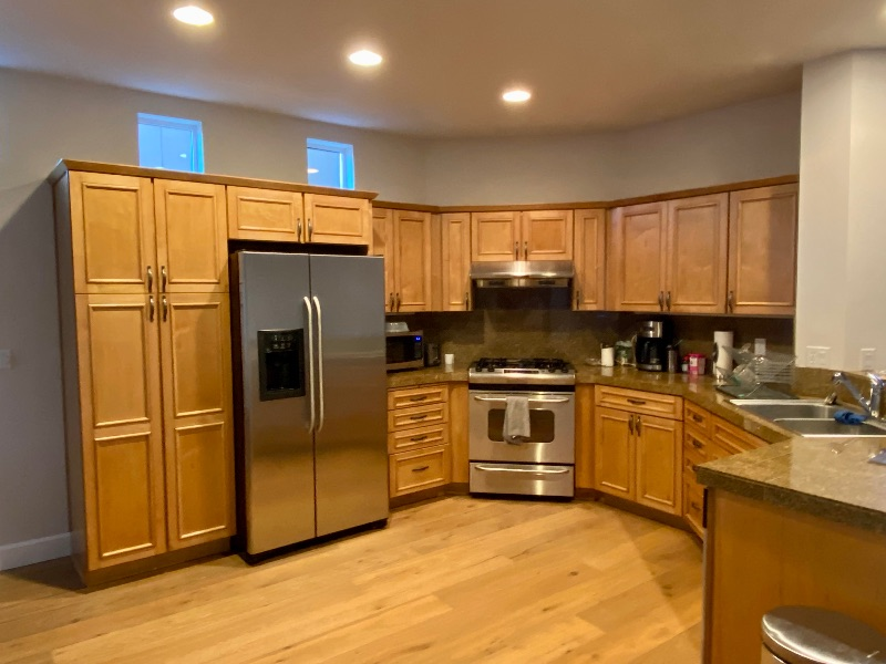 Reach out for Fall 2026 bookings. Newly renovated 2BR/2 offices/3BA Old Mill-experience all Bend has to offer. - Photo 2