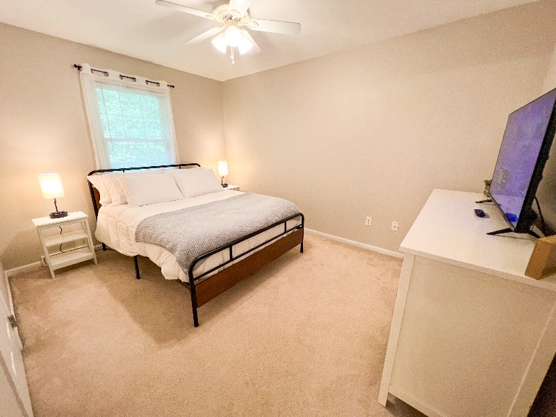 Gorgeous Entire Townhouse 1.5 mi to Hospitals! - Photo 9