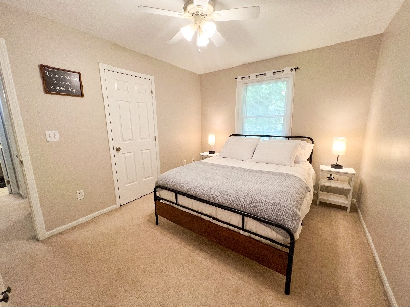 Gorgeous Entire Townhouse 1.5 mi to Hospitals! - Photo 8