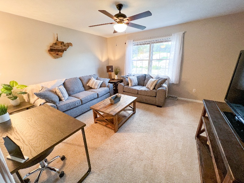 Gorgeous Entire Townhouse 1.5 mi to Hospitals! - Photo 7
