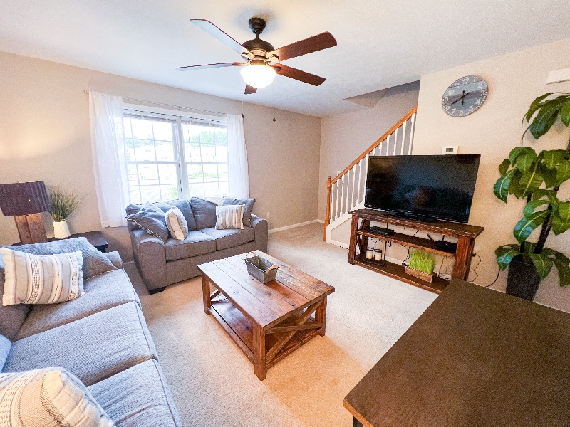 Gorgeous Entire Townhouse 1.5 mi to Hospitals! - Photo 3