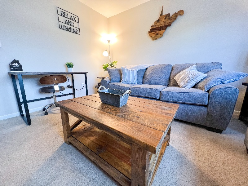 Gorgeous Entire Townhouse 1.5 mi to Hospitals! - Photo 4