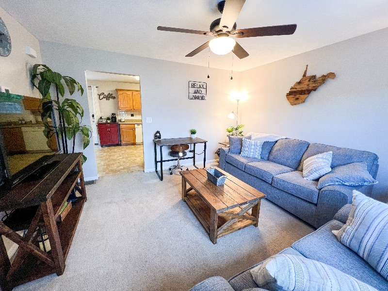 Gorgeous Entire Townhouse 1.5 mi to Hospitals! - Photo 6