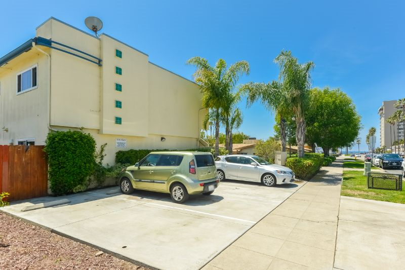 LARGE 1BD CONDO 1 BLOCK FROM THE BEACH w/ IN-UNIT WASHER/DRYER, FULL KITCHEN, PARKING - Photo 2