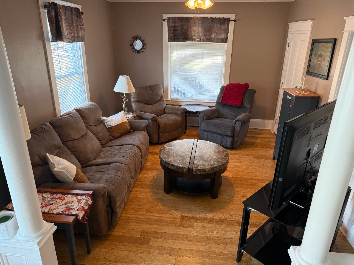 Comfortable, Fully Furnished, Non-Smoking Housing for Traveling Health Professionals - Photo 3