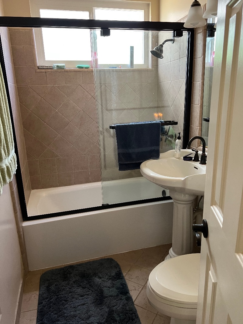 Spacious two bedroom, two bath house in quiet Goleta neighborhood. Pet Friendly - Photo 4