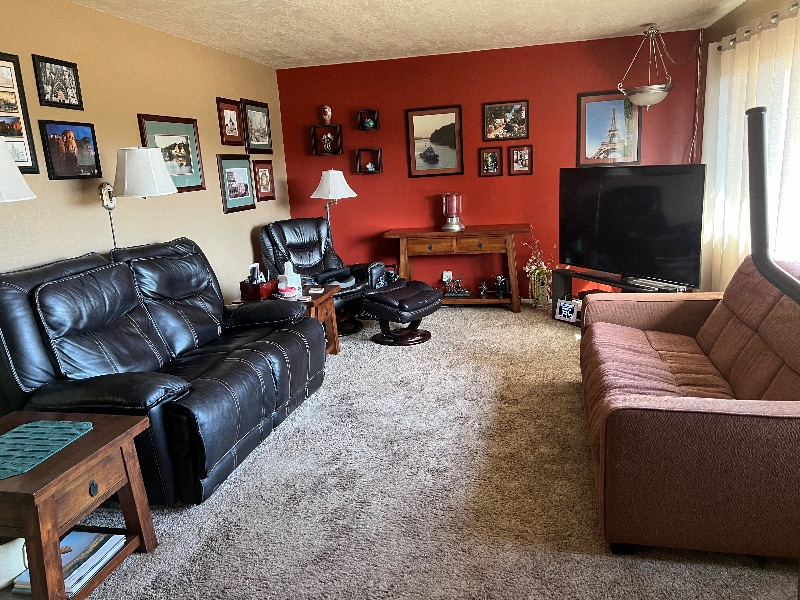 Spacious two bedroom, two bath house in quiet Goleta neighborhood. Pet Friendly - Photo 6