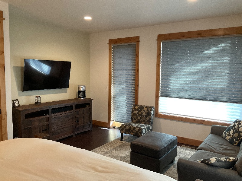 Riverfront living near Mt Bachelor w/ Hot Tub - Photo 4