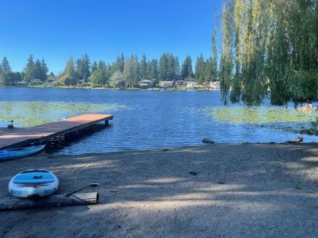 Lakeside Studio with access to Dock and Watercraft