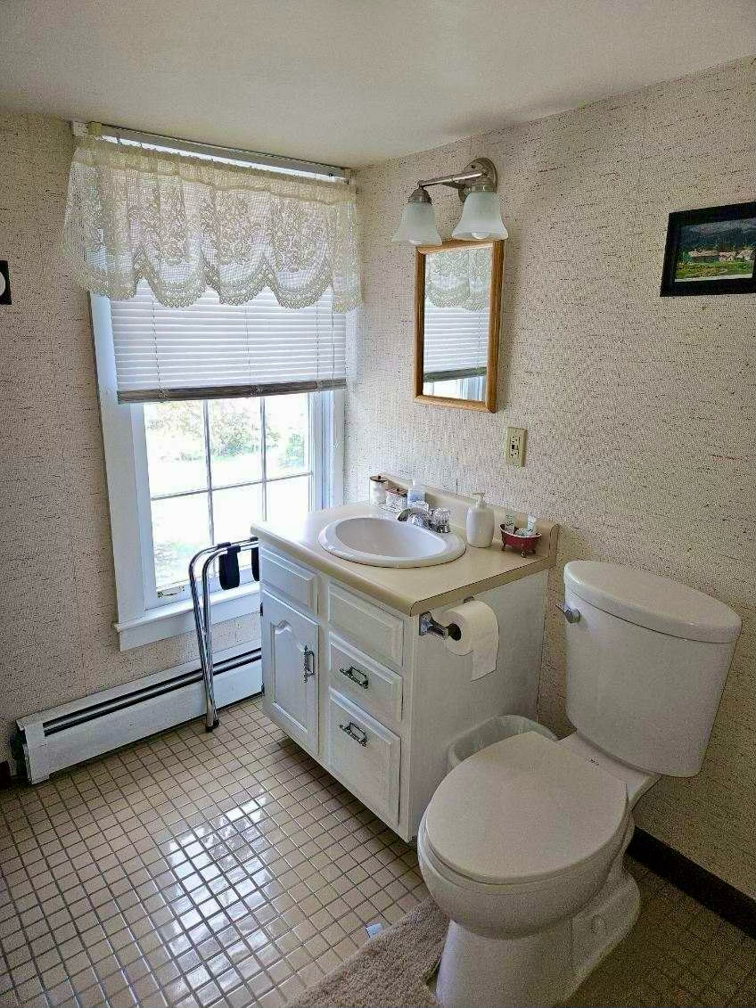 Private Room, Shower  Bathroom in Historic Inn - Photo 6