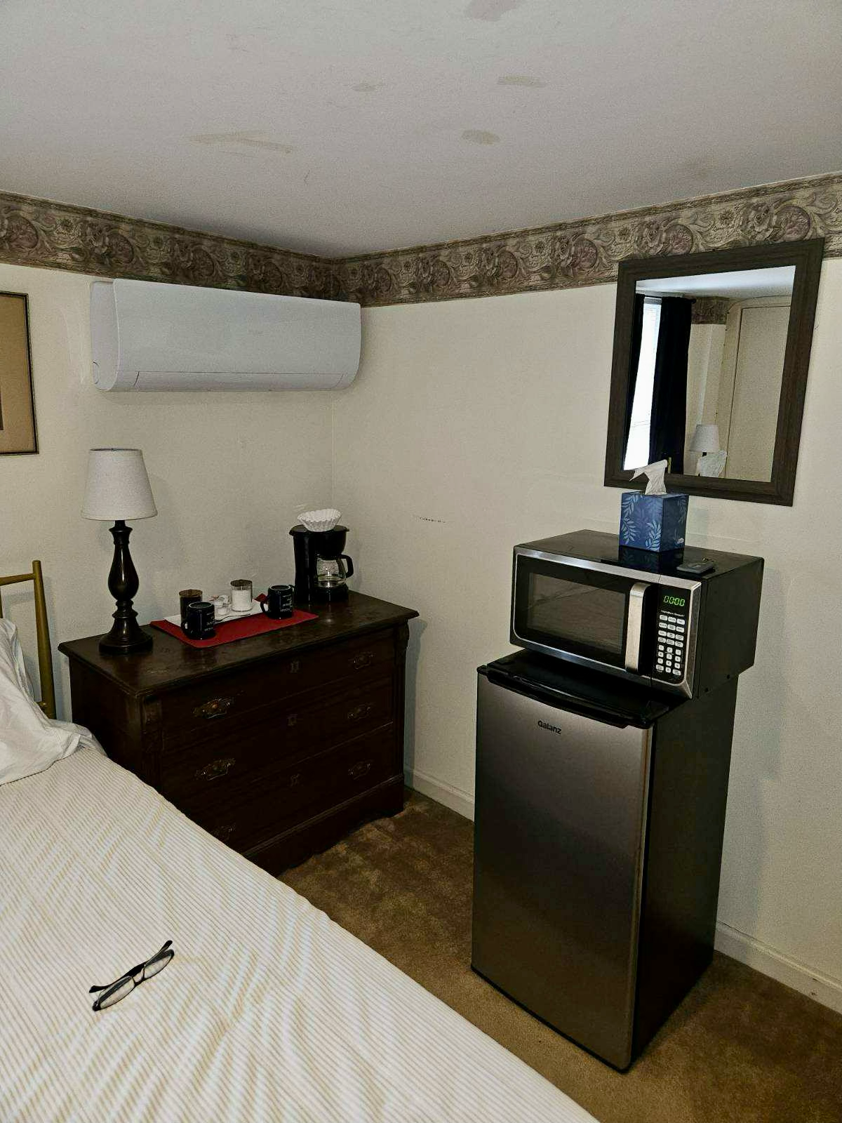 Private Room, Shower Bathroom in Historic Inn - Photo 5