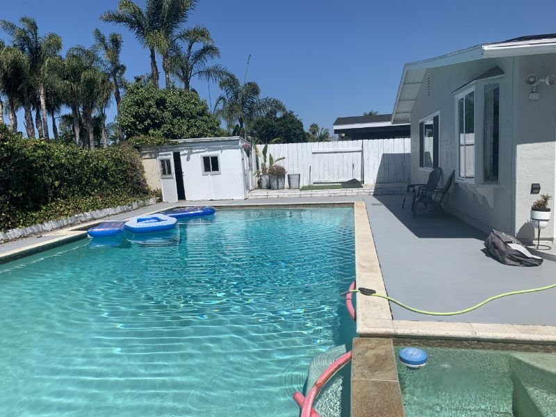Beautiful and Clean Room In Sunny House with Pool, Driveway Parking, Private Bath - Photo 2